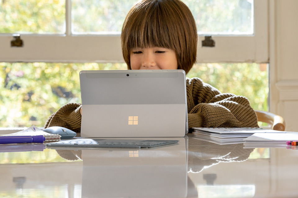 Surface Go 2 Microsoft device