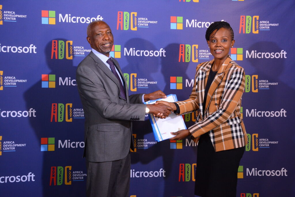 Kenyatta University VC and Microsoft ADC MD shaking hands on MOU to bring digital skills to the Young African Leaders Initiative 